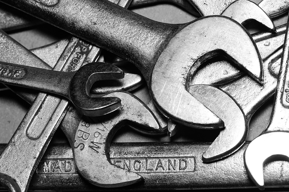 Use Numbers: Lists and numbered guides are often attention-grabbing.